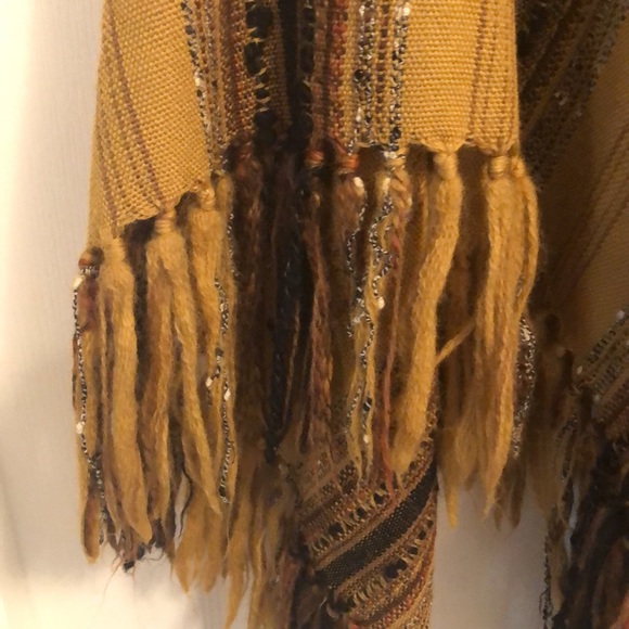 Vintage AROLA 1970s (made in Finland) Poncho - Picture 5 of 7